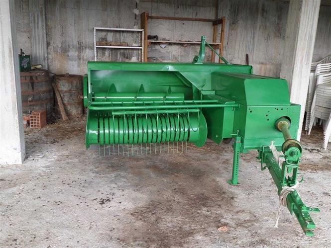 John Deere 332
