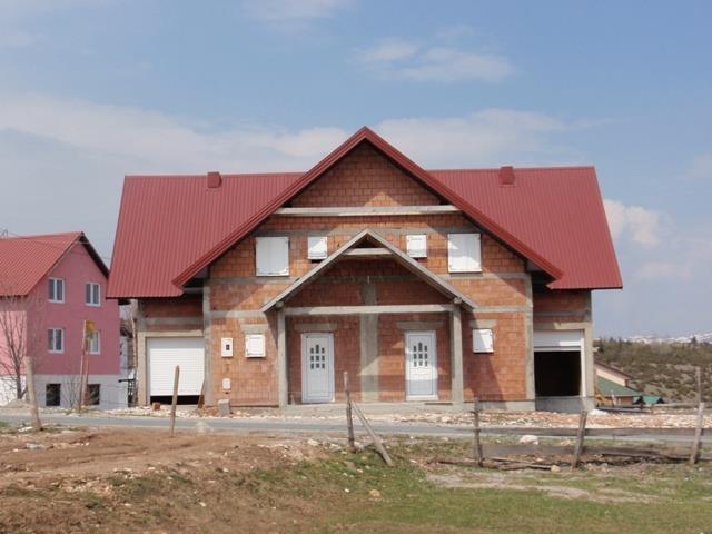 Kuca od 280m2 na Zabljaku 