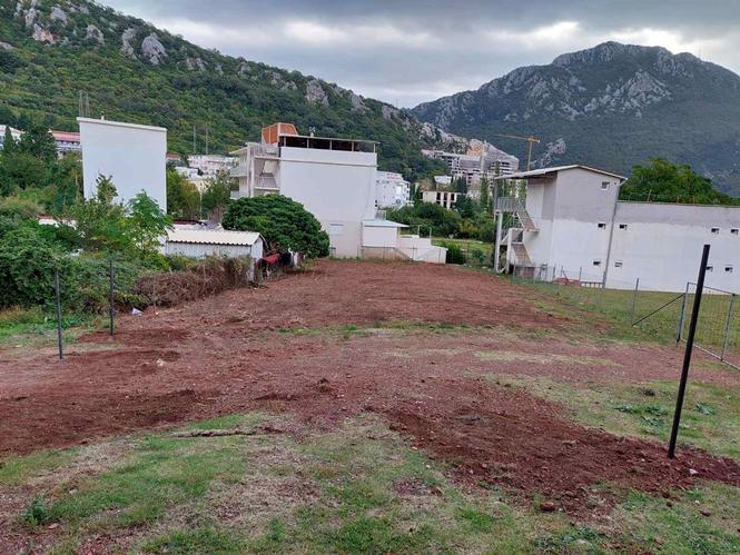 Urbanizovan plac u Čanju blizu mora