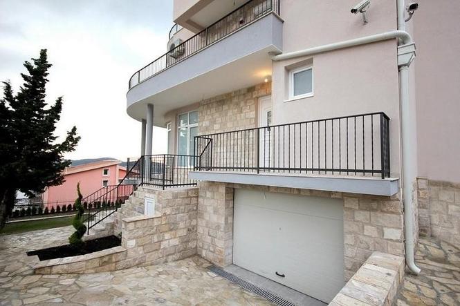 Luxury villa with sea views