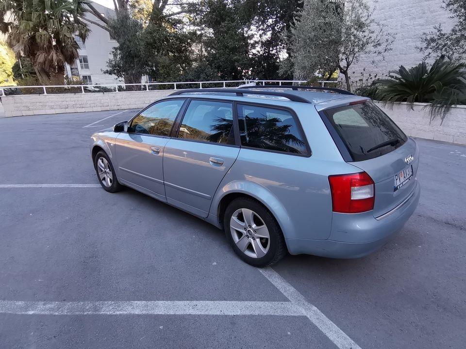 --AUDI-A4--