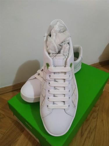 Prodajem Calvin Klein i Hugo Boss patike.
