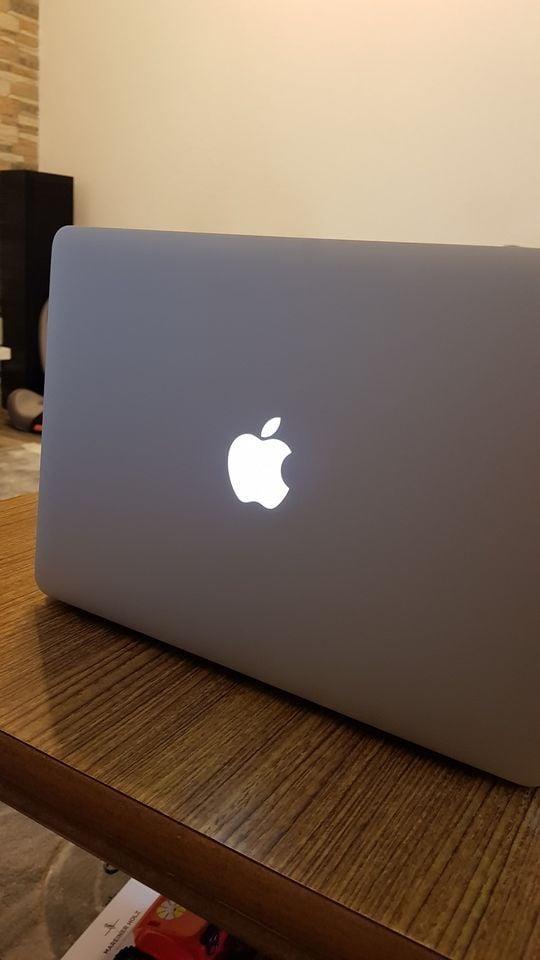 Apple-MacBook-Air
