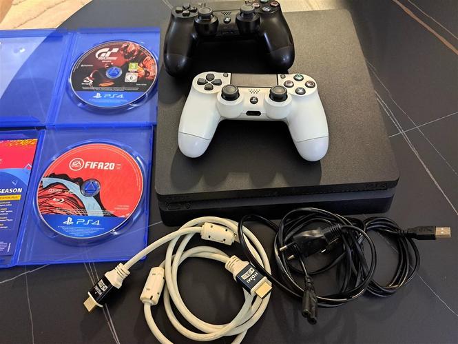 PS 4 Slim