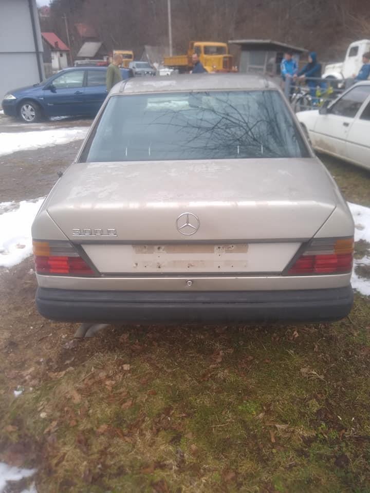 Prodajem-mercedesa-300-d