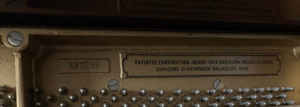 PRODAJEM-PIANINO-PETROF