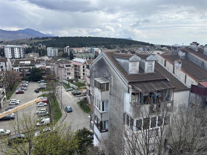 PRODAJA, GARSONJERA MALO BRDO