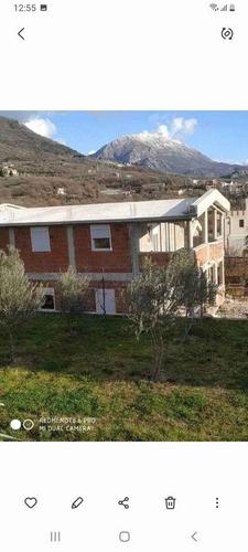 Bar prodajem kuću 068313719