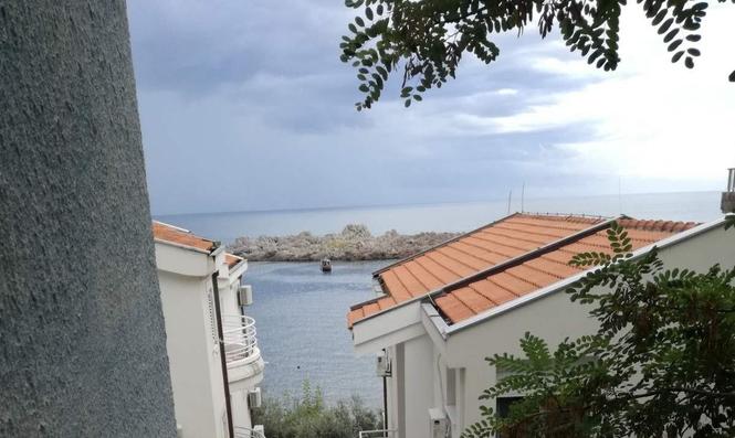 Sveti Stefan, garsionjera, 20m od mora