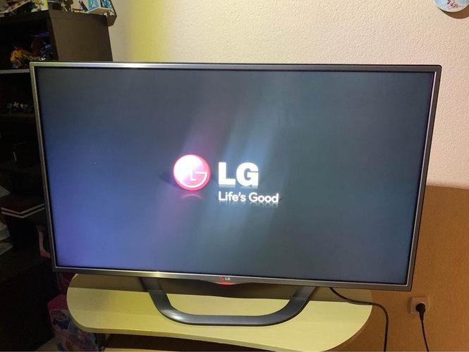 PRODAJEM LG SMART CINEMA 3D TV 42"