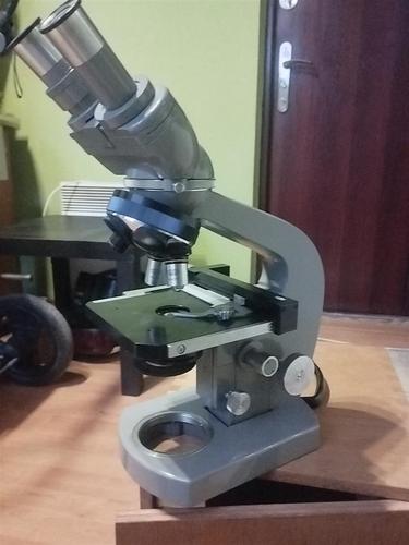 Prodajem mikroskop za laboratoriju