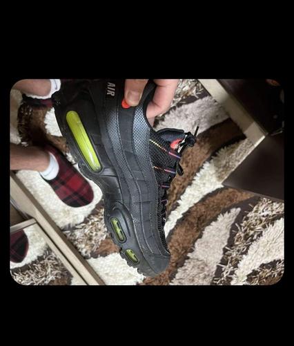 PRODAJEM NIKE PATIKE 95 ORIGINAL