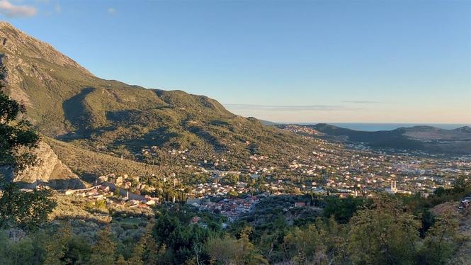 Prodajem plac 22.000m2, djeljiv je