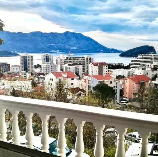 IZDAVANJE!!! Namješten trosoban stan, 85m2, Budva Babin Do 