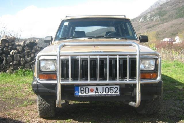 Jeep Cherokee -90