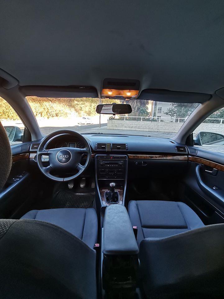 --AUDI-A4--