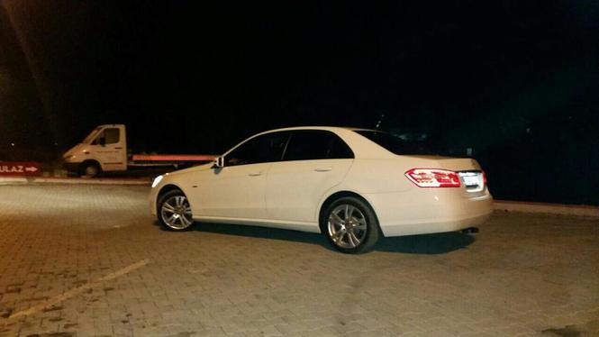 Mercedes E 200 -12
