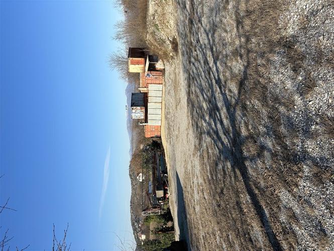 Izdaje se plac