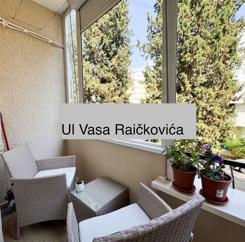 Izdajem jednosoban stan Preko Morače