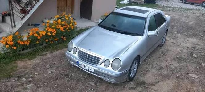 Na prodaju mercedes e 2.2cdi auto je reg  2001 god