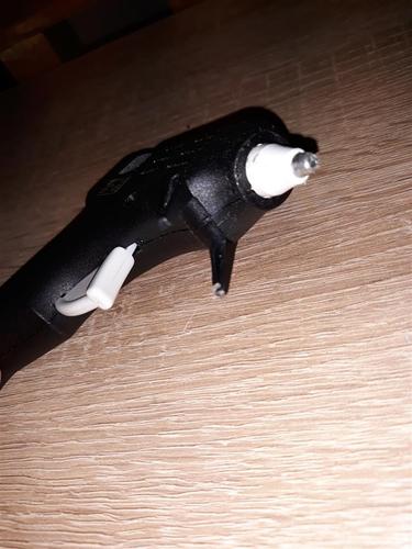 Pistolj na topli lijepak