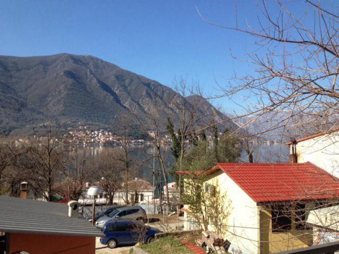 Na prodaju nameštena kuća, 51m2
