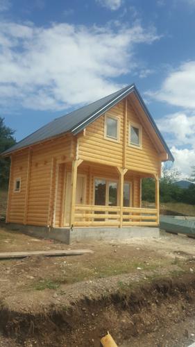 Prodajem vikendicu, moguća zamjena za džipa
