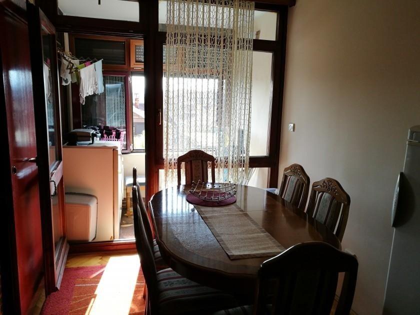 PRODAJA--DVOSOBAN-S--AERODROM-RENOVIRAN--SPLITSKA