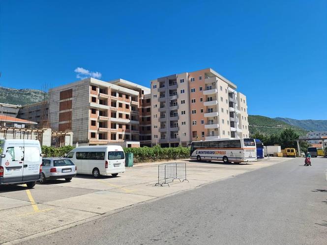 Dvosoban stan sa pogledom na more, Budva