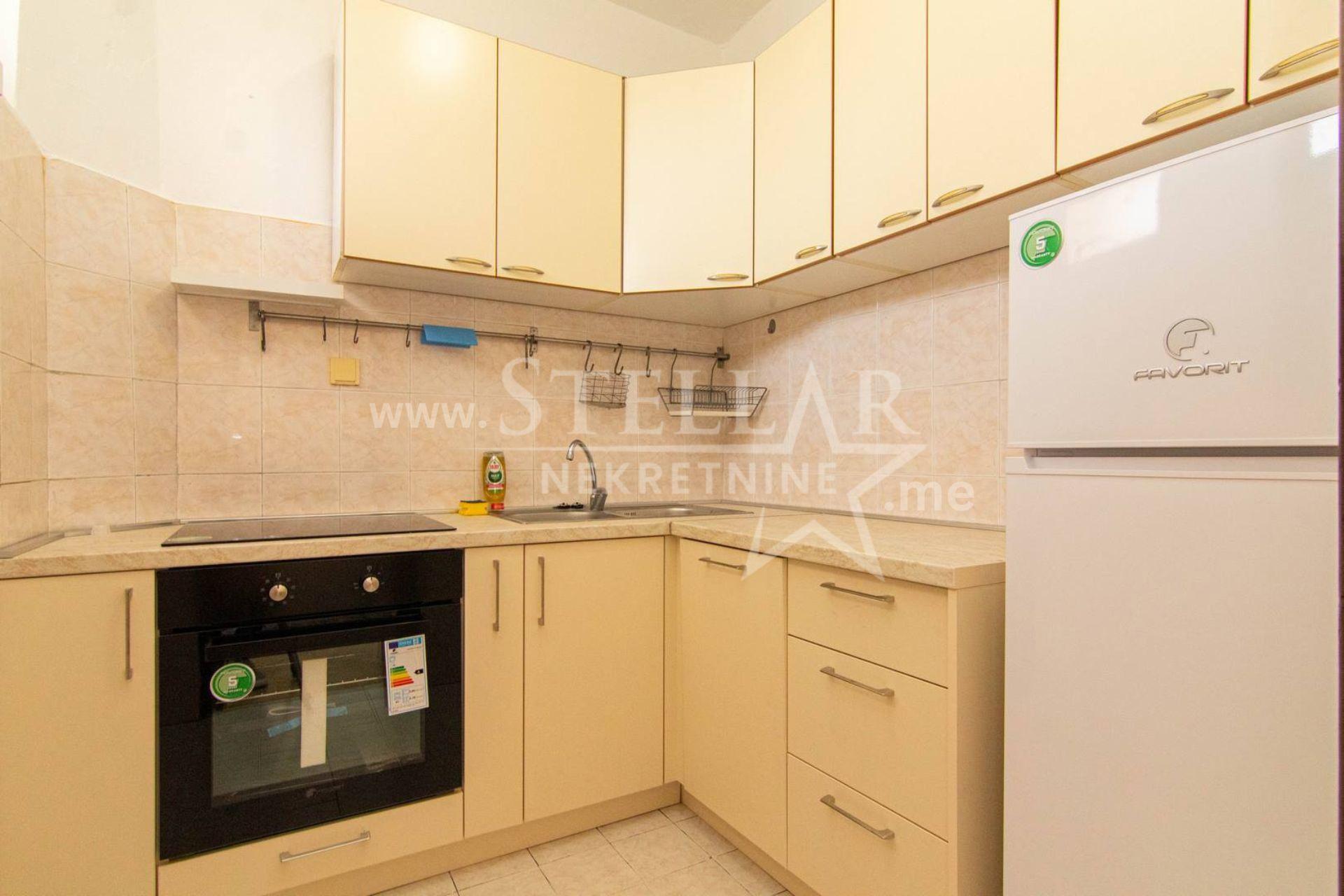 Izdavanje--dvosoban-stan--60m---Centar--Podgorica