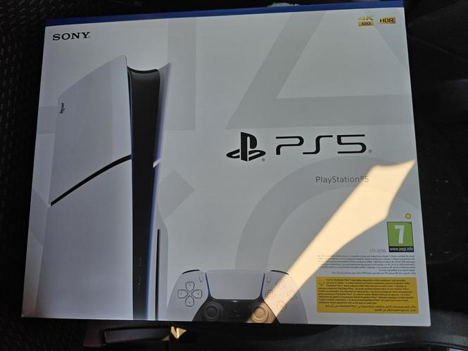 Prodajem ps 5!
