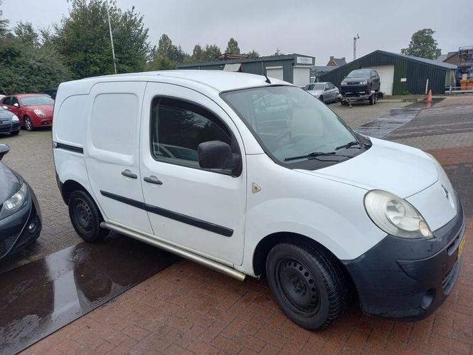 Auto u dolasku za Crnu goru. 069910896