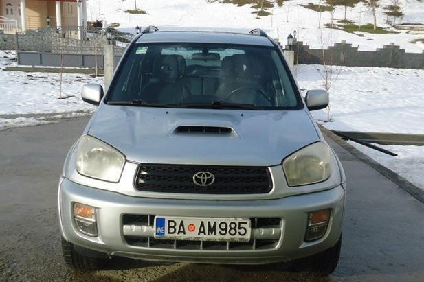 Toyota - RAV 4 D4D-crveno