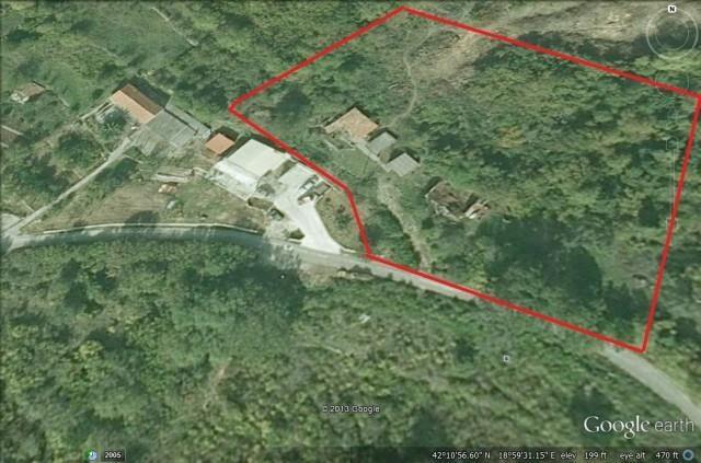 Plac od 17.010m2 sa 5 kamenih kuca