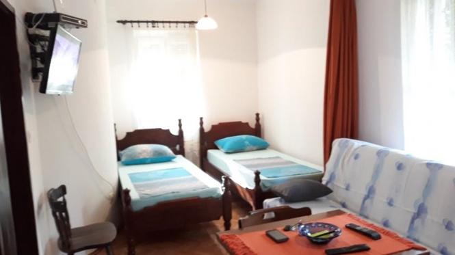 STUDIO APARTMAN U STROGOM CENTRU HERCEG NOVOG (DUZI PERIOD)