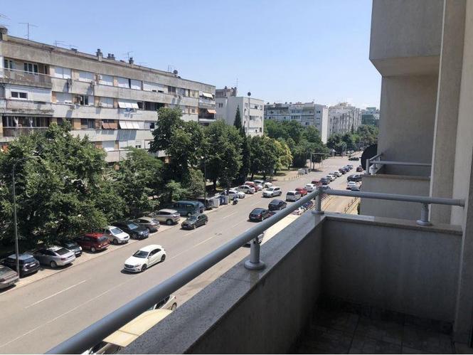 Izdavanje dvosoban stan Preko Morače