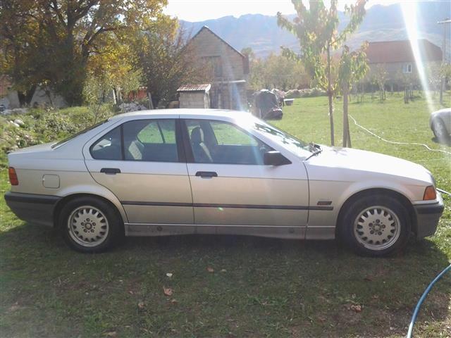 BMW 320i -92