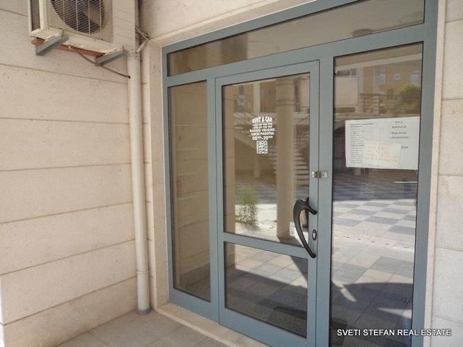 Poslovni prostori povrsine 16 i 19 m2 u Budvi