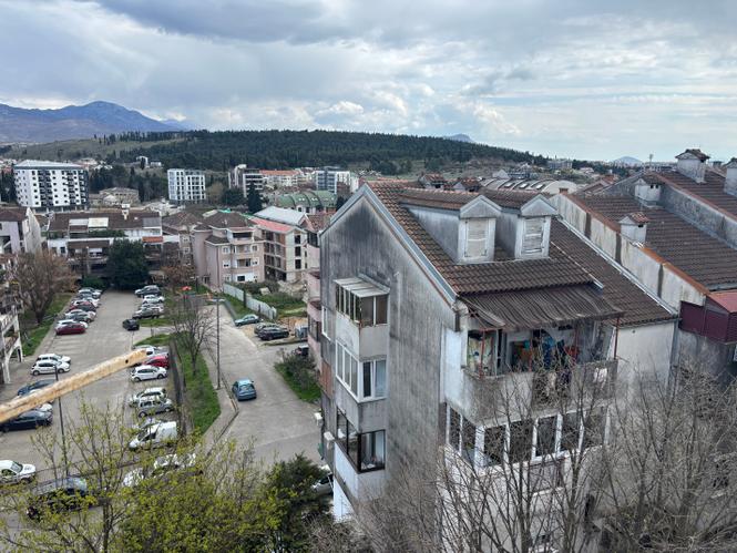 PRODAJA, GARSONJERA MALO BRDO