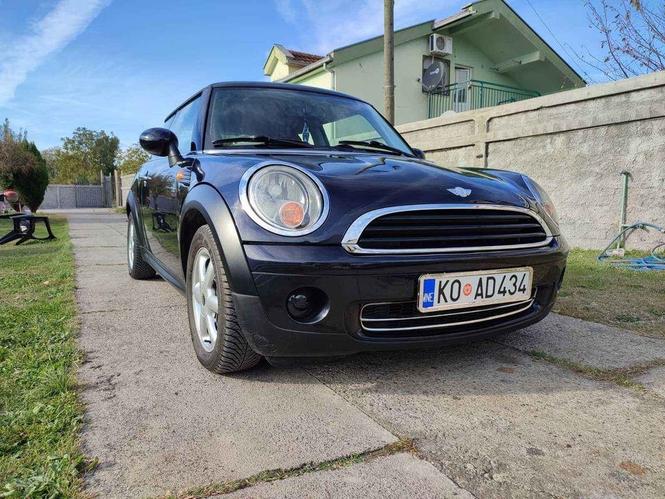 Mini One 1.4 benz 70 kw 2007 god na lanac manuel 6 brzina