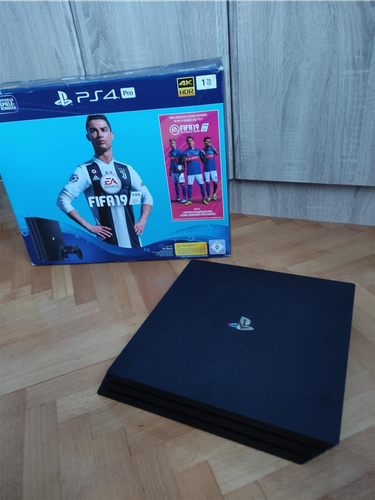 Prodajem sony playstation 4 pro 1TB