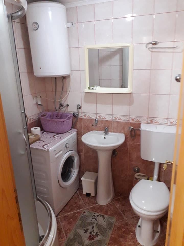 Izdaje-se