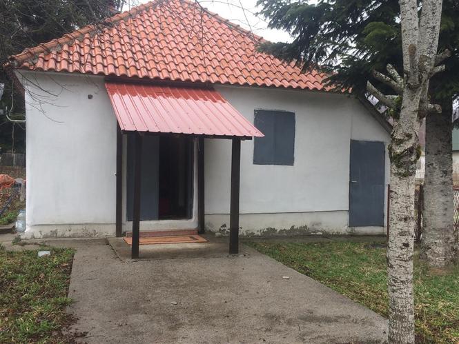Prodaje se kuca na.Veruši