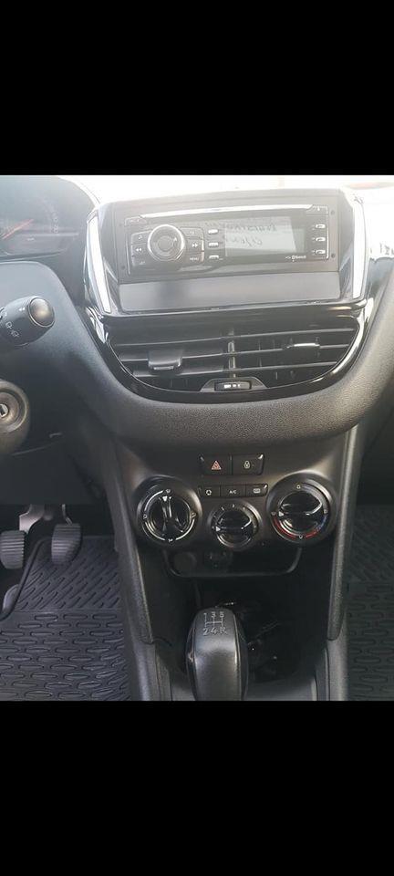 Peugeot-208