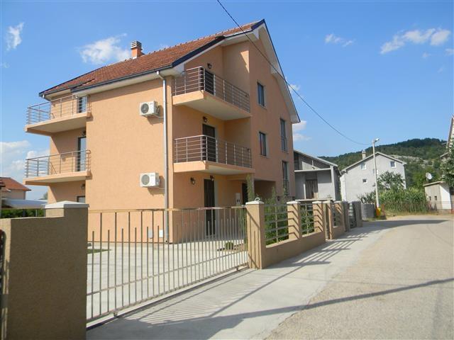Kuca od 360m2 na ul. 13 Jul B.B Klicevo 