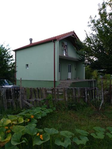 Prodajem kucu u Ponarima