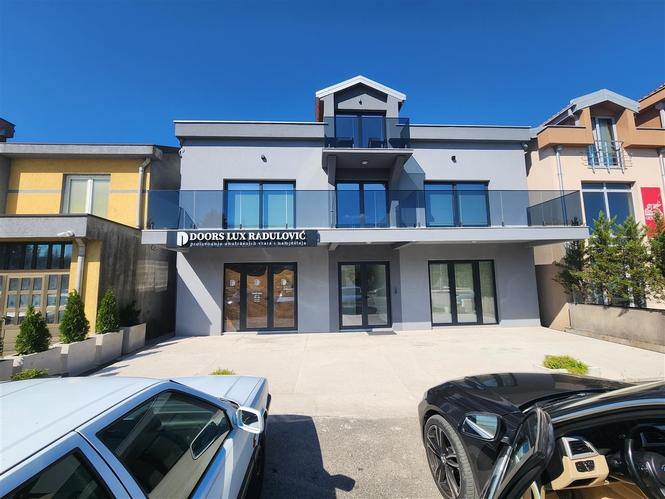 Izdajem poslovni prostor za sve vrste djelatnosti 60m2