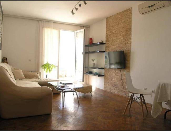 BAR STROGI CENTAR STAN 47M2