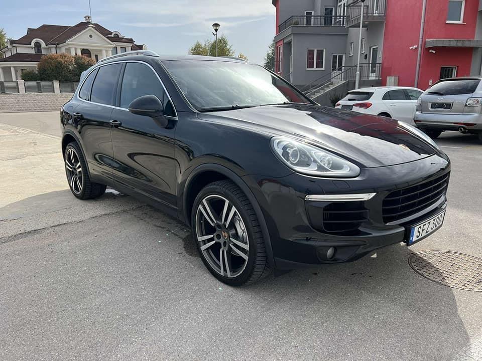 Porsche-Cayenne