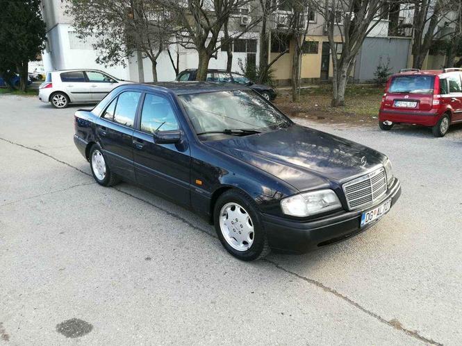MERCEDES C KLASA 1.8 BENZIN PLIN UPISAN U SABRACAJNU GOD 75 